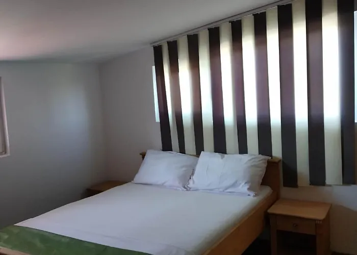 Hostel Pensiunea Mary *